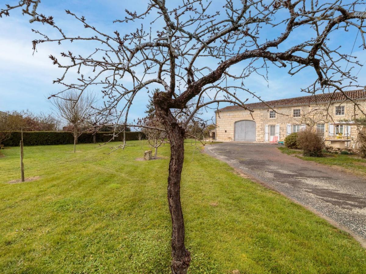 Holiday Home Gite La Truffiere Saintongeaise By Interhome Berneuil  Eksteriør billede
