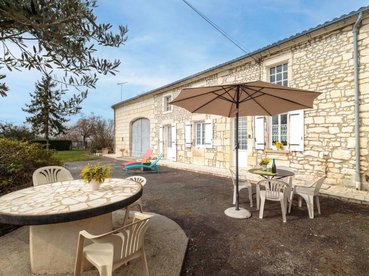 Holiday Home Gite La Truffiere Saintongeaise By Interhome Berneuil  Eksteriør billede